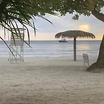 Relax In Jamaica - Enjoy 7 Miles Of White Sand Beach! Villa