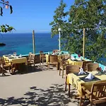 Clifftop Haven - Oceanfront Stay With Pool Camp Dining