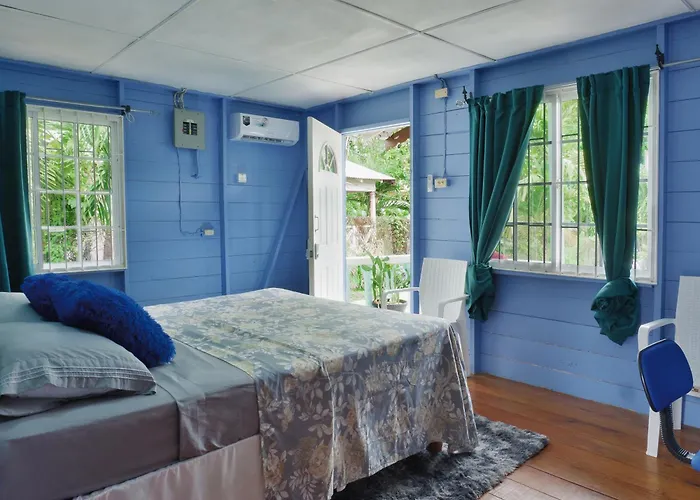 Cozy Cottage With Nature Views & Modern Amenities