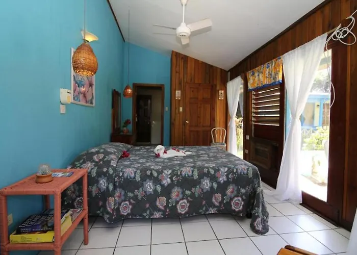 Clifftop Haven - Oceanfront Stay With Pool Camp Dining