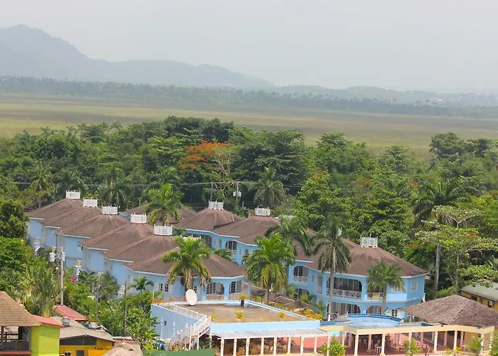 Beachcomber Club Resort