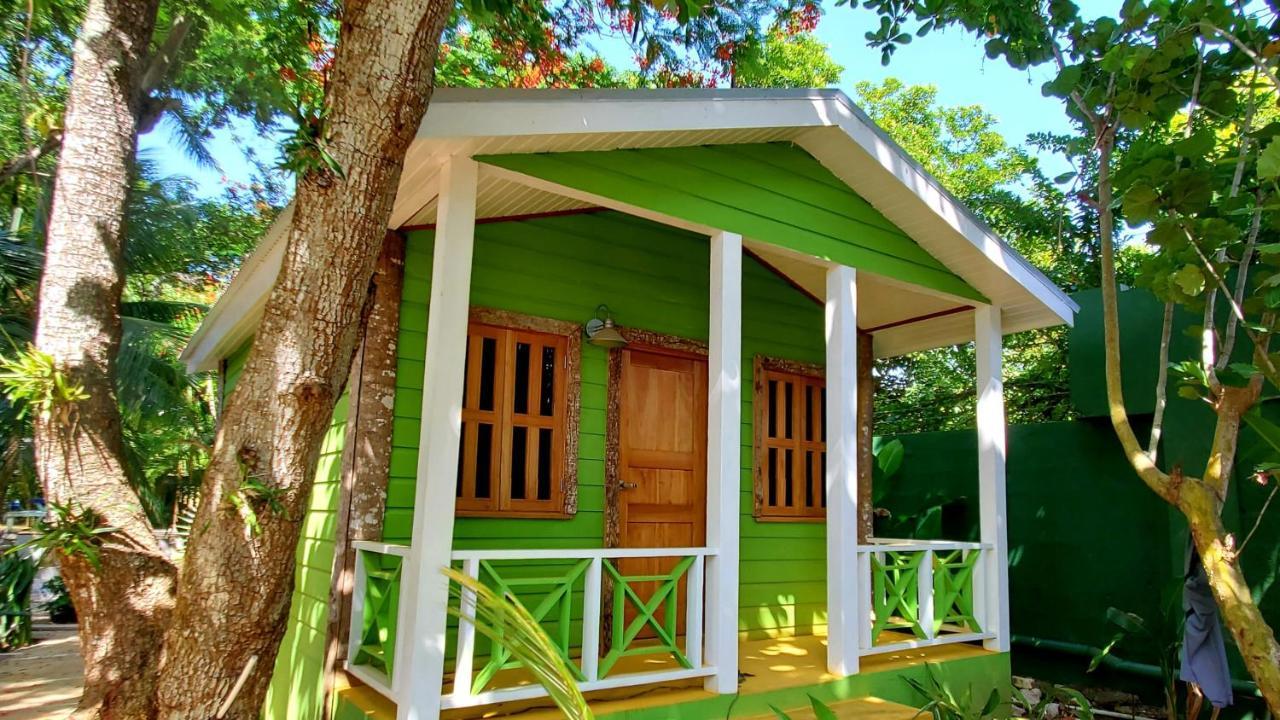 Lodge Bak A Yaad