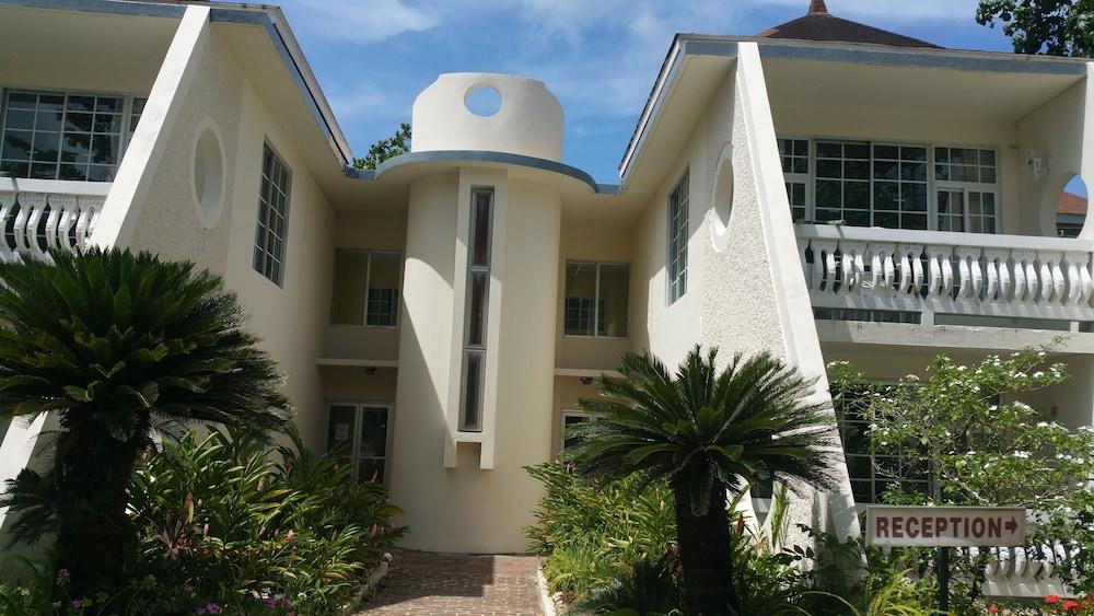 Foote Prints On The Sands Hotel