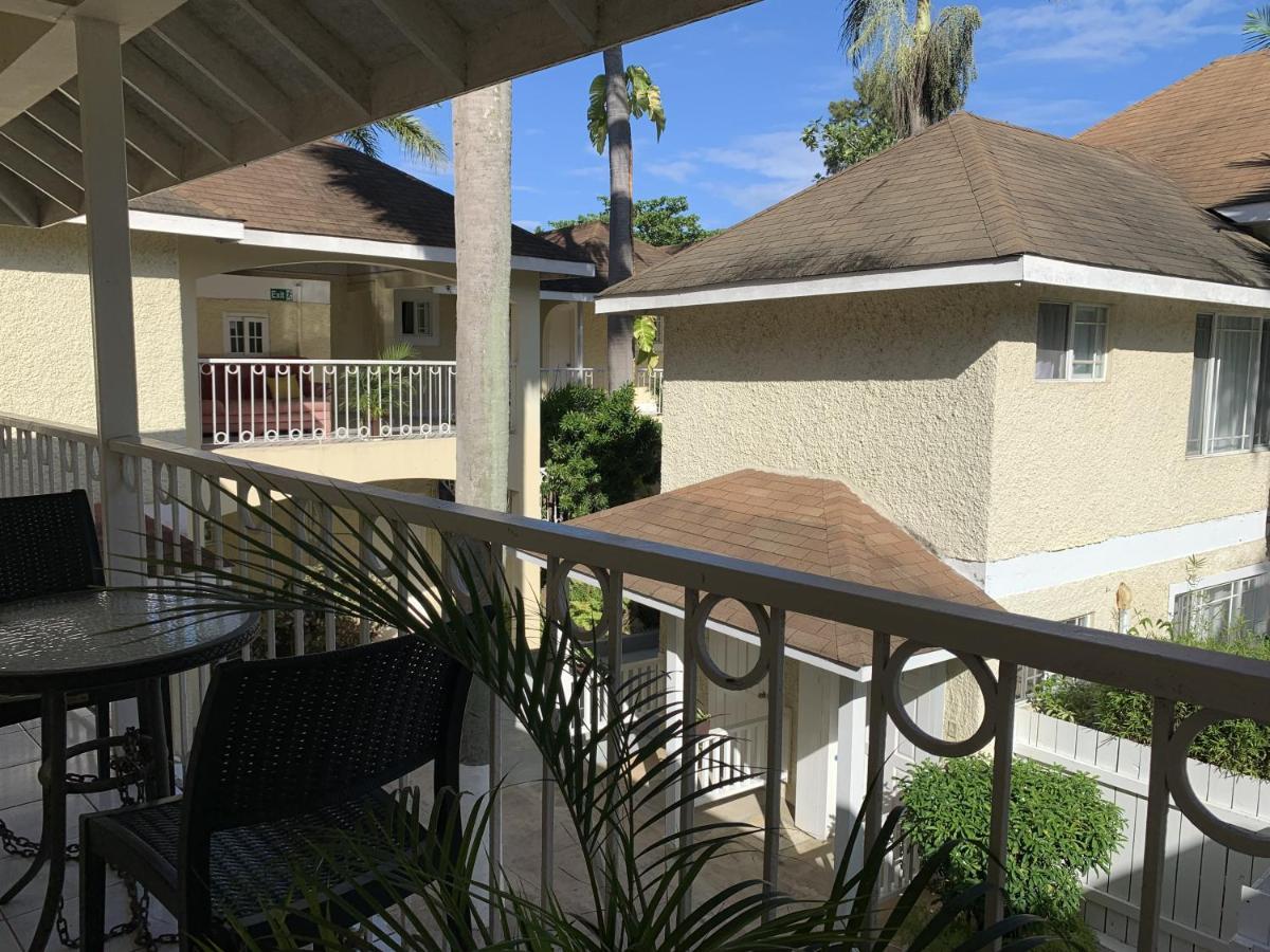 Family Comfort In Jamaica - Enjoy 7 Miles Of White Beach! Villa Negril