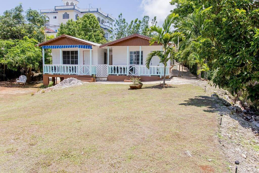 Cozy With Nature Views & Modern Amenities Villa