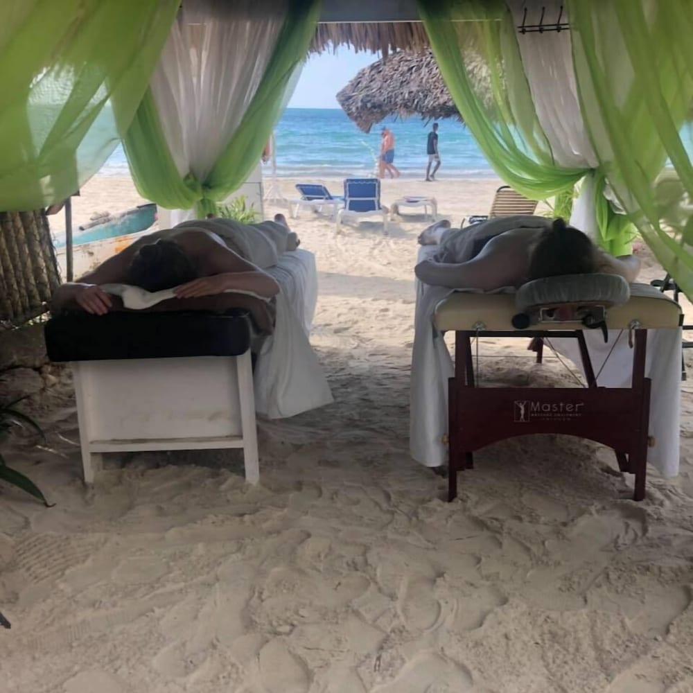 Foote Prints On The Sands Hotel Negril