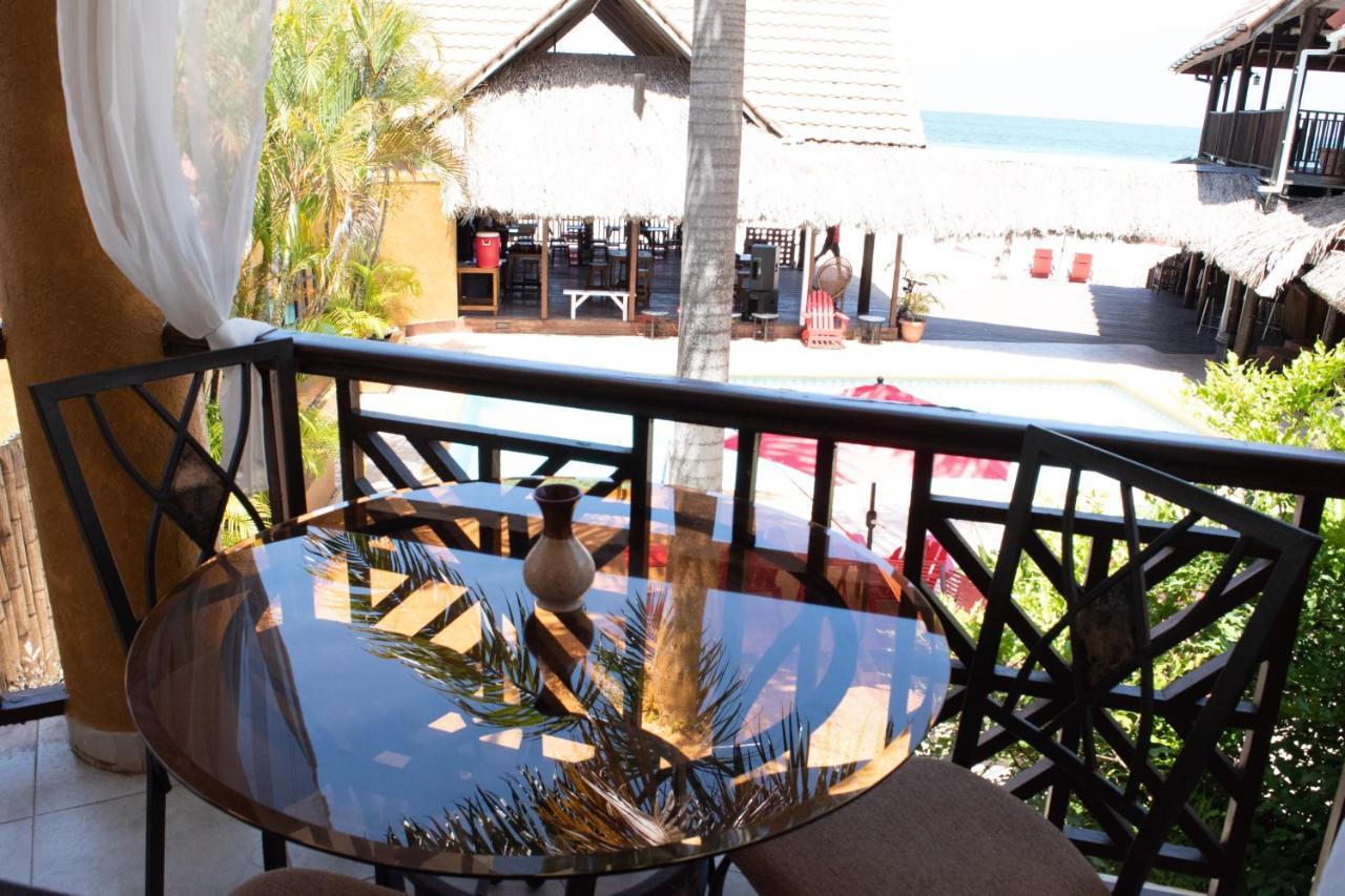 Hotel Vickitini Beachfront *