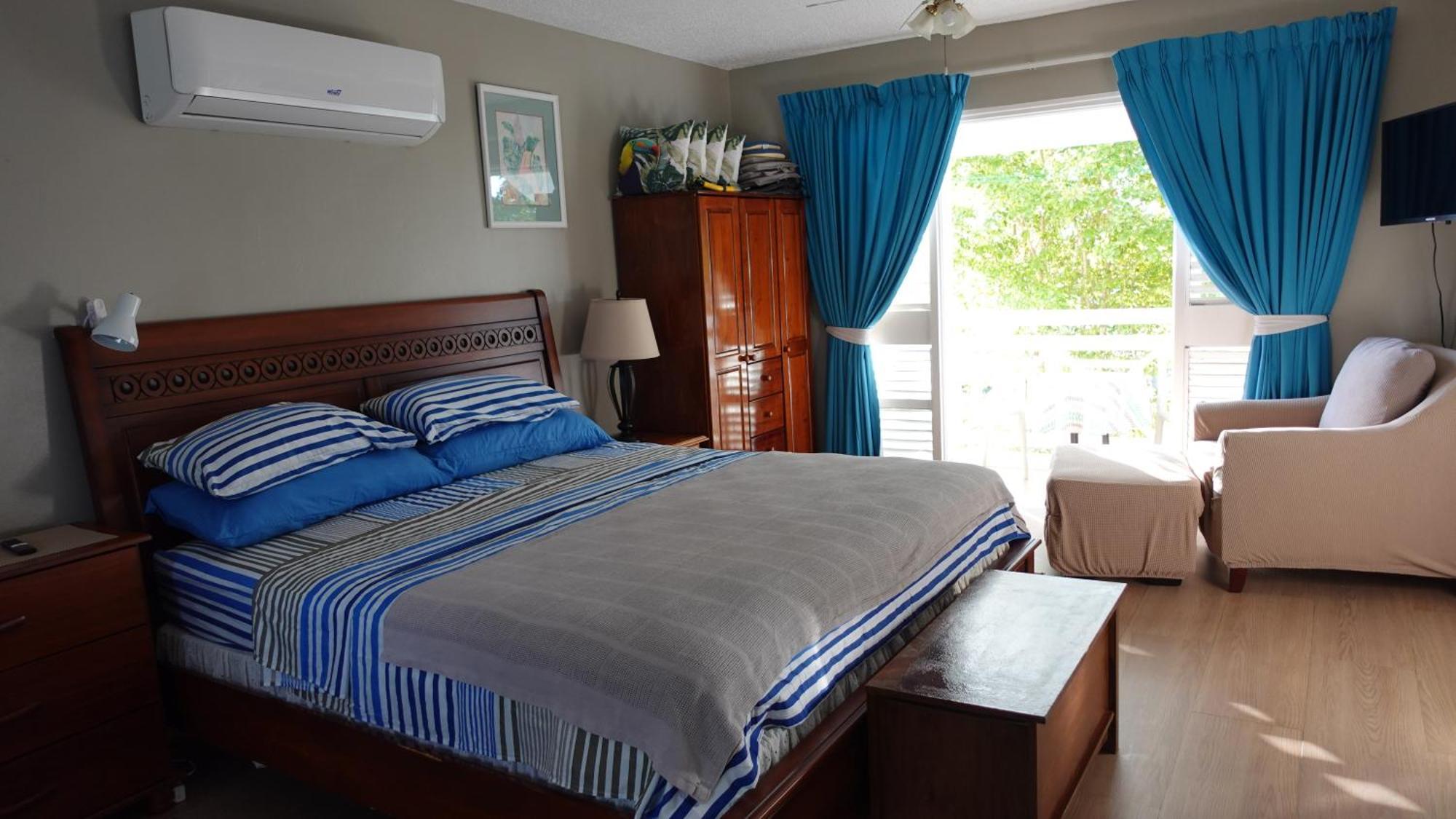 Point Village 3* Negril