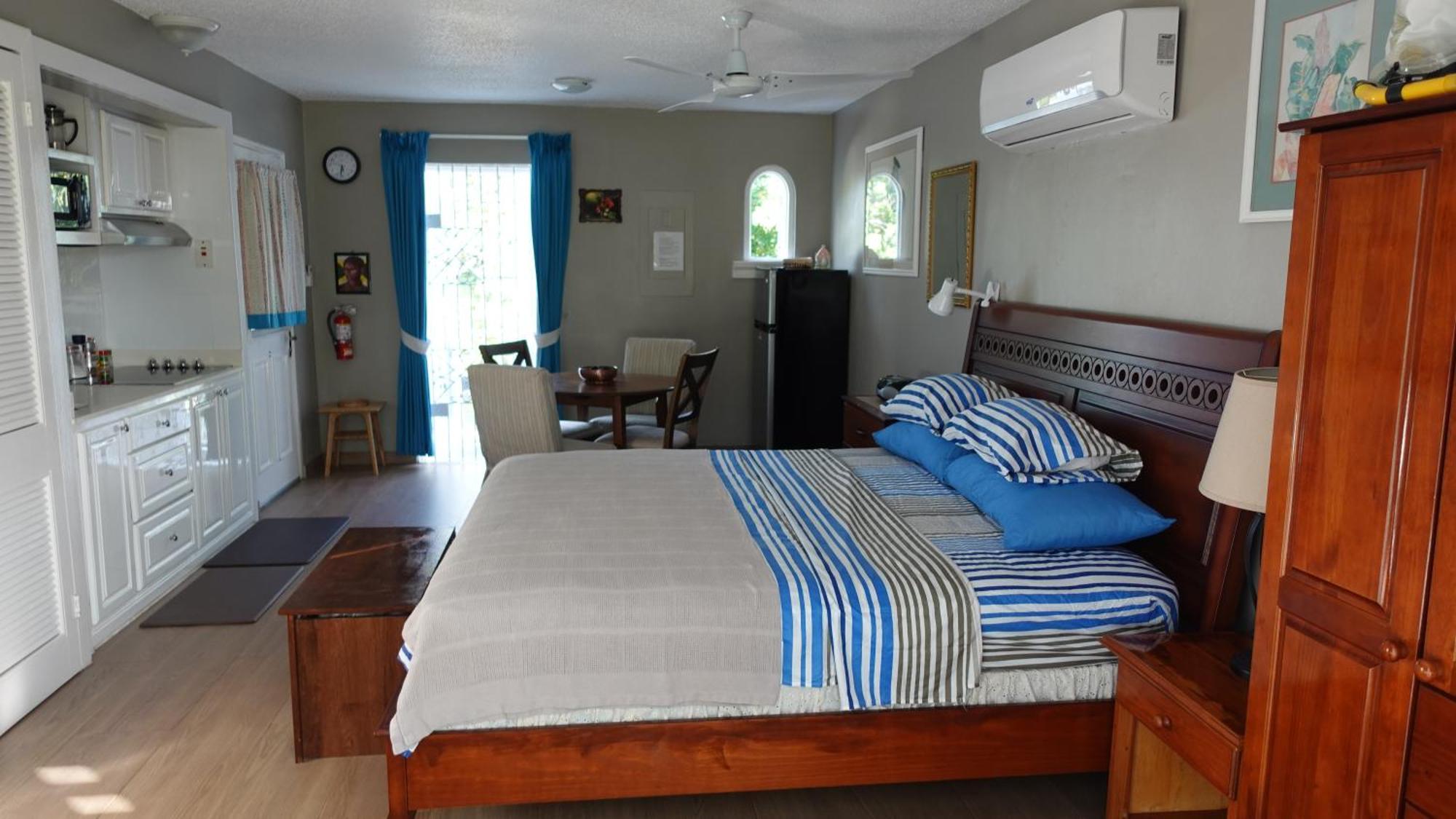 Point Village 3*