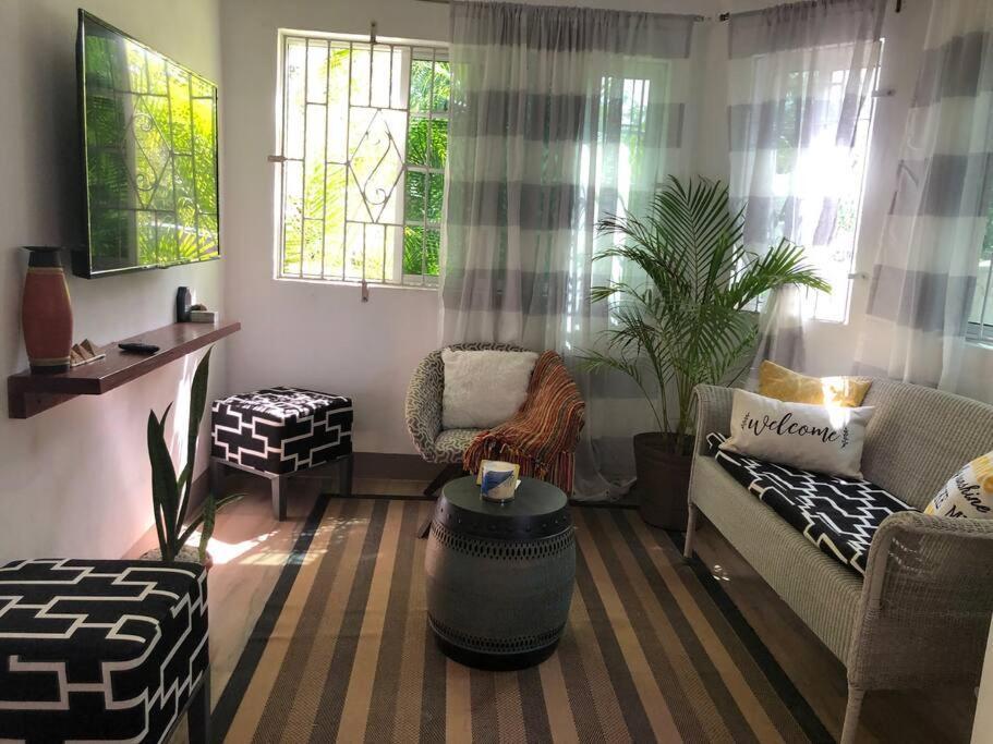 Luxury 1br In Steps From Negril