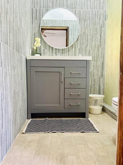 Luxury 1br In Steps From *