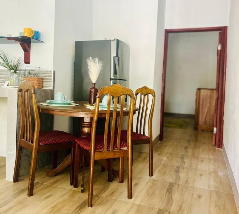 Apartment Luxury 1br In Steps From *