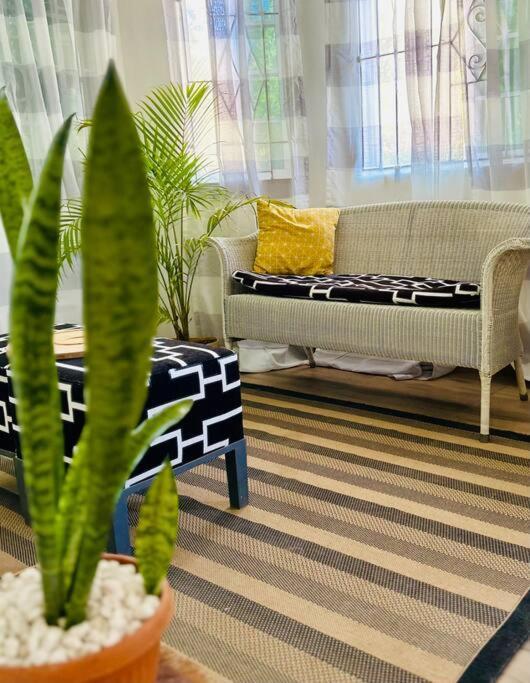 Luxury 1br In Steps From Apartment Negril