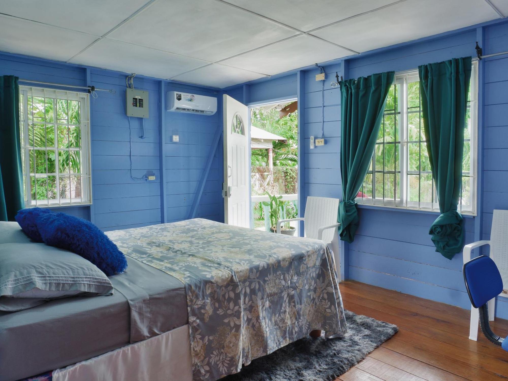 Cozy With Nature Views & Modern Amenities Villa