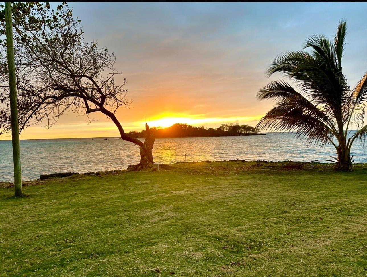 Seaside 2 Bedroom Oasis At 7 Miles Beach, Negril, Point Village Holiday home Negril