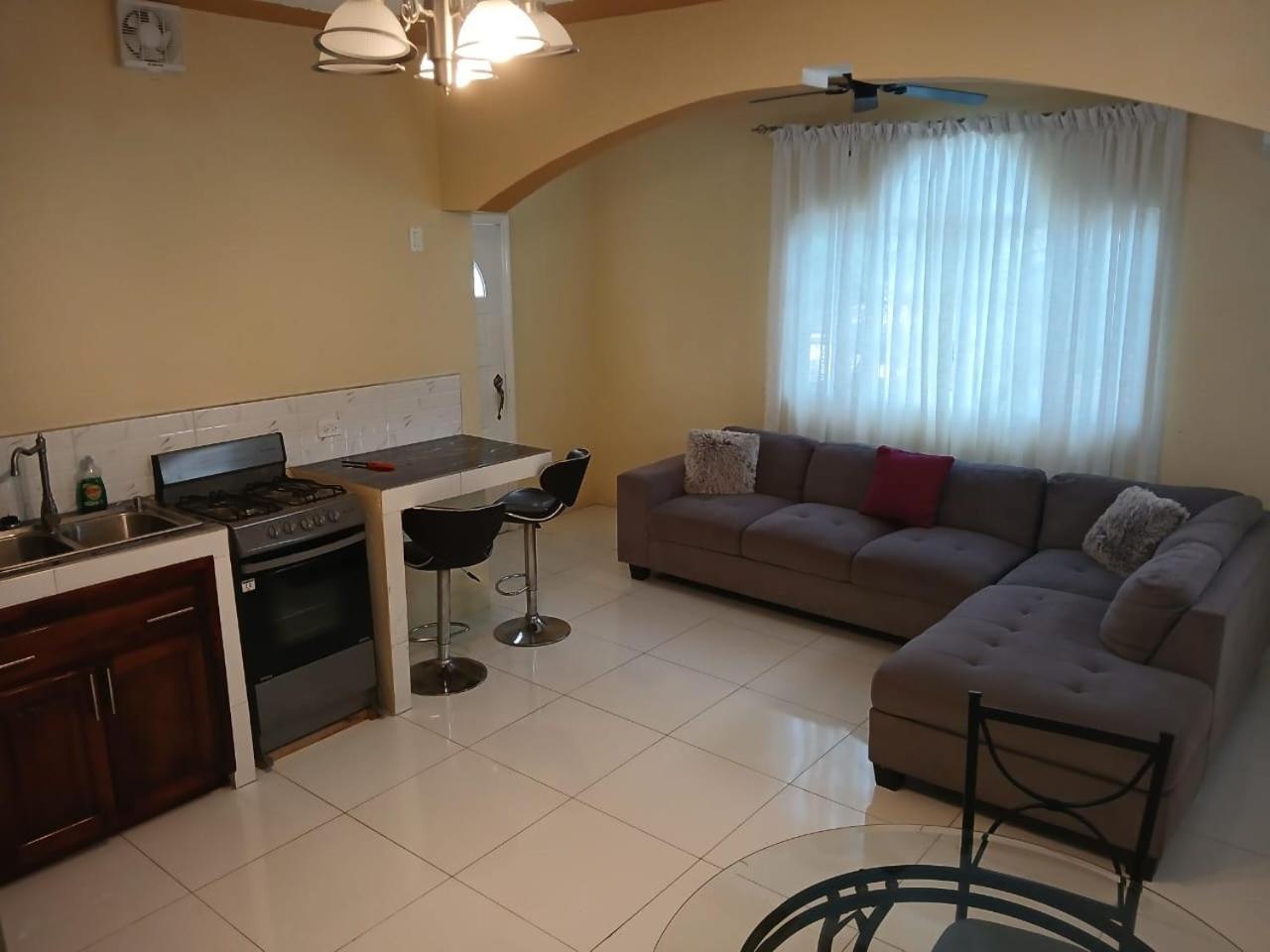 Runthings Hideaway Guest house *