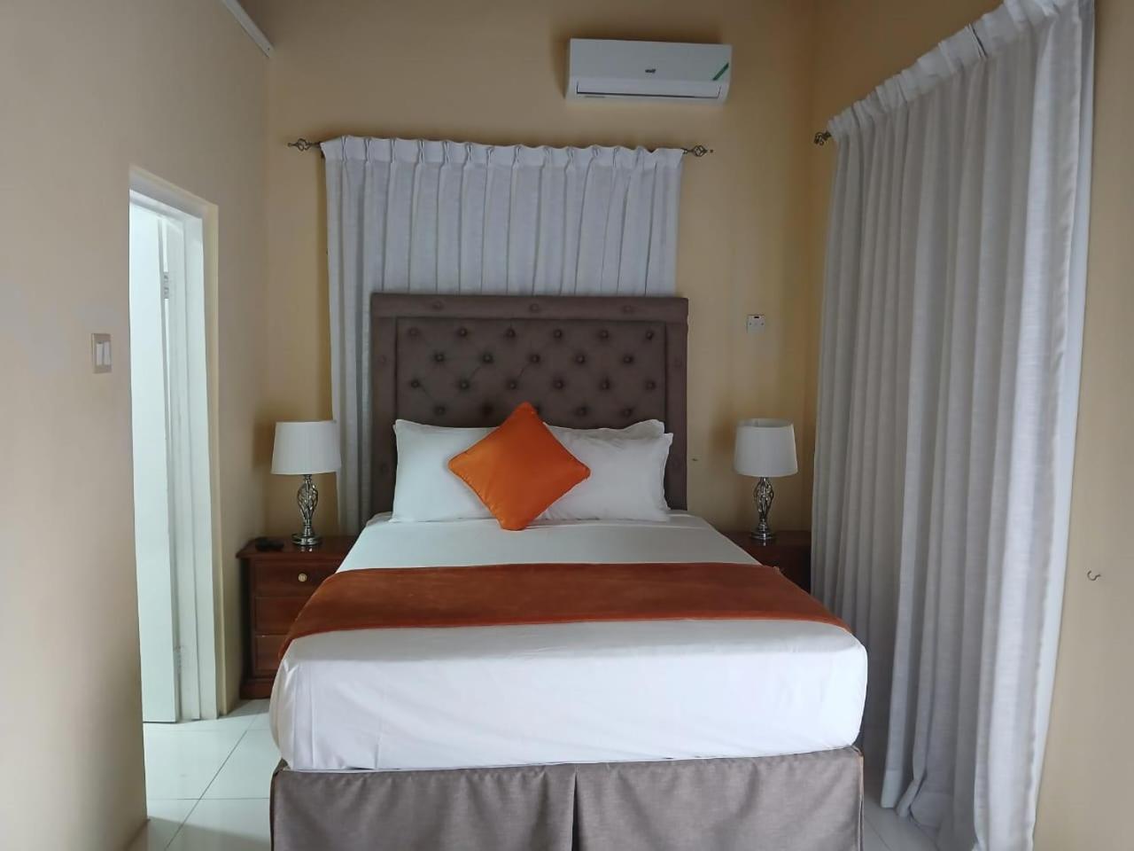 Runthings Hideaway Guest house Negril