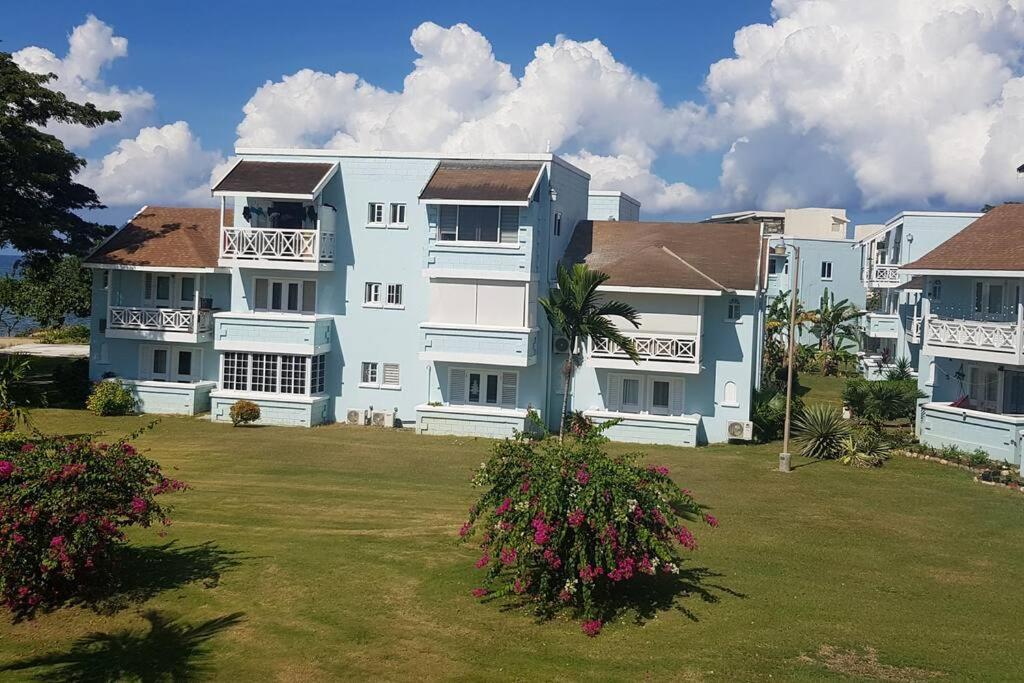 Apartment Palm Point - Townhouse Steps From The Beach!