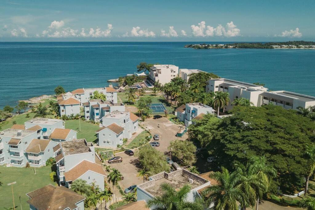 Apartment Palm Point - Townhouse Steps From The Beach! *