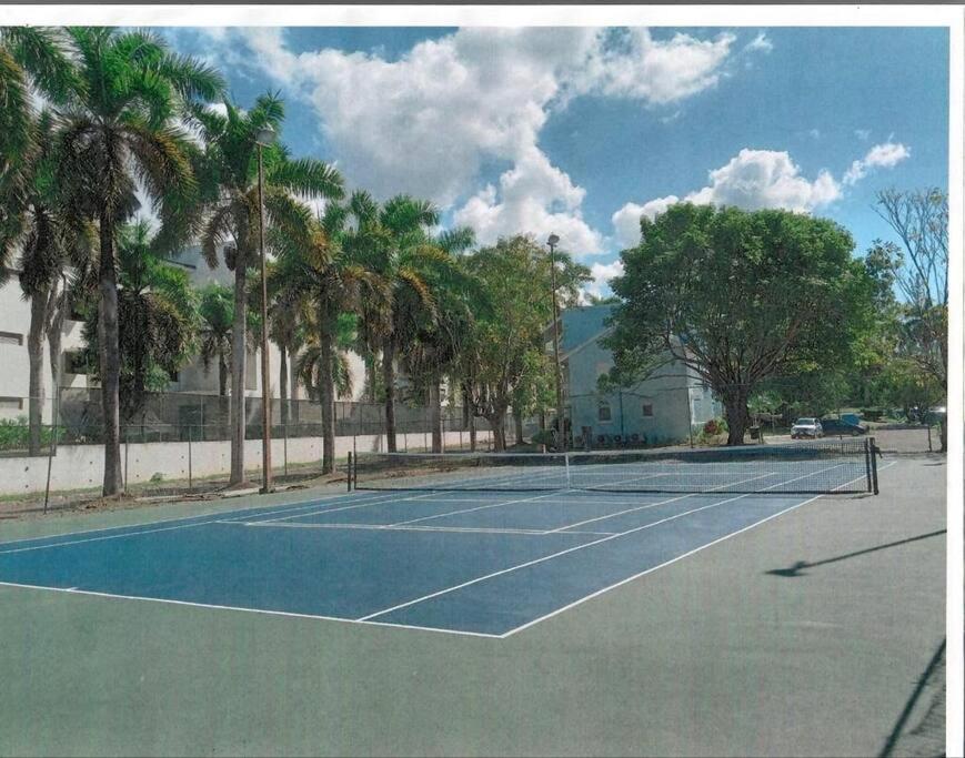 Palm Point - Townhouse Steps From The Beach!