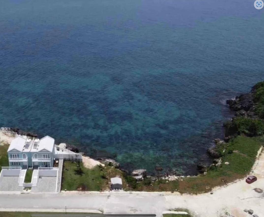 Villa Garden Retreat - 2br Near The Shore
