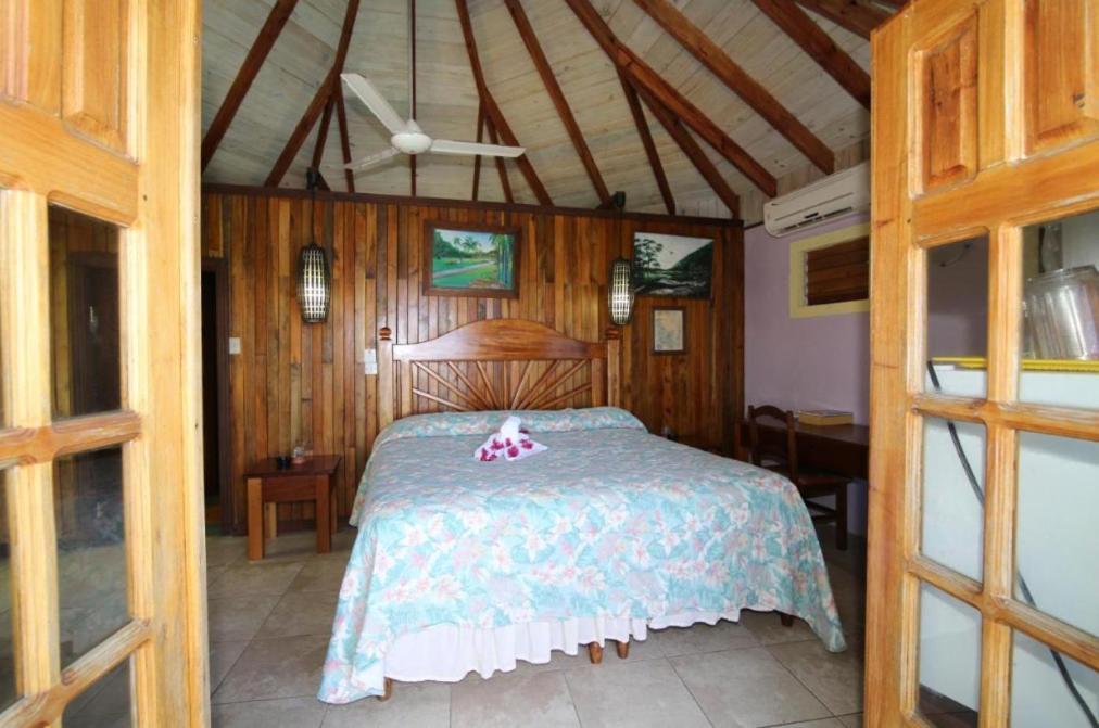 Clifftop Haven - Oceanfront With Pool Camp Dining *