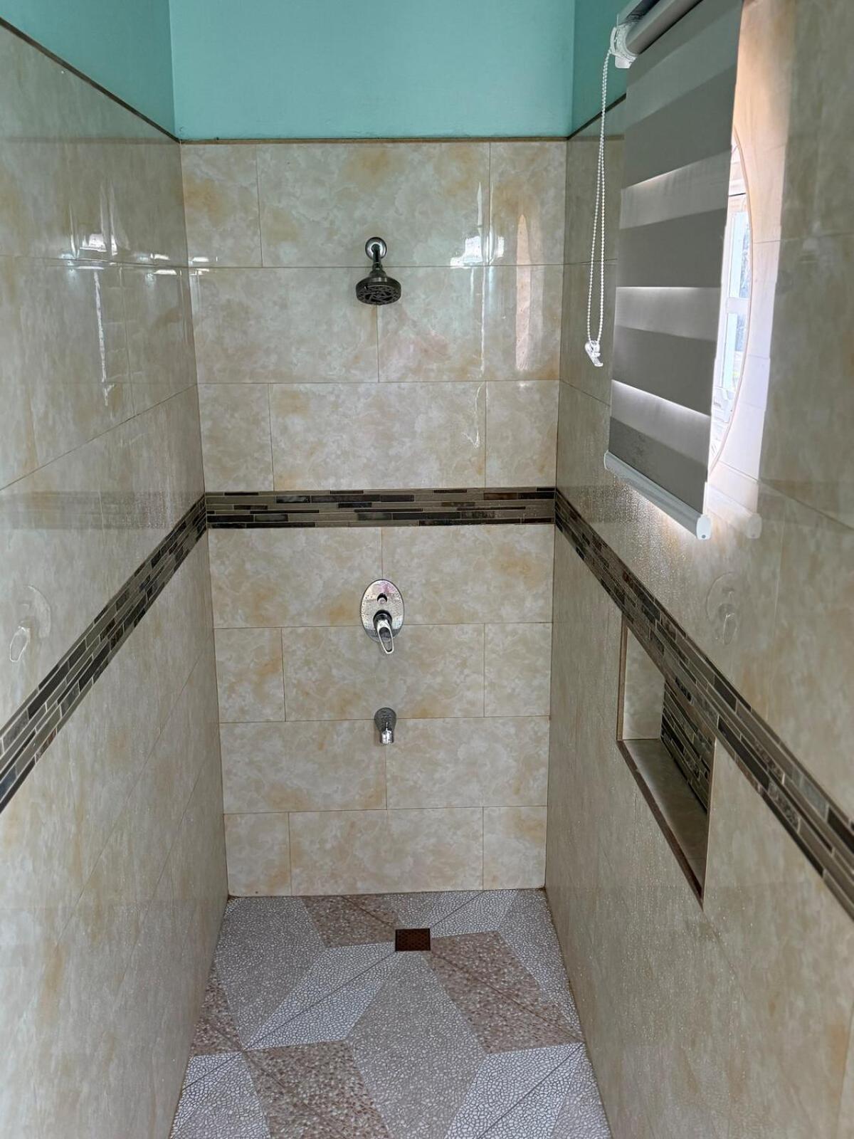 Paradise At 3 Bedroom 2 Bathrooms Apartment