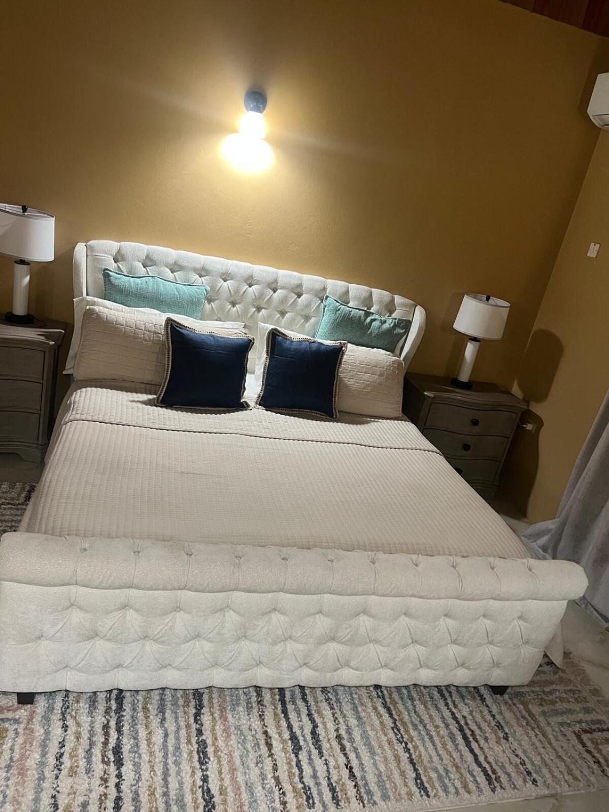 Apartment Paradise At 3 Bedroom 2 Bathrooms *