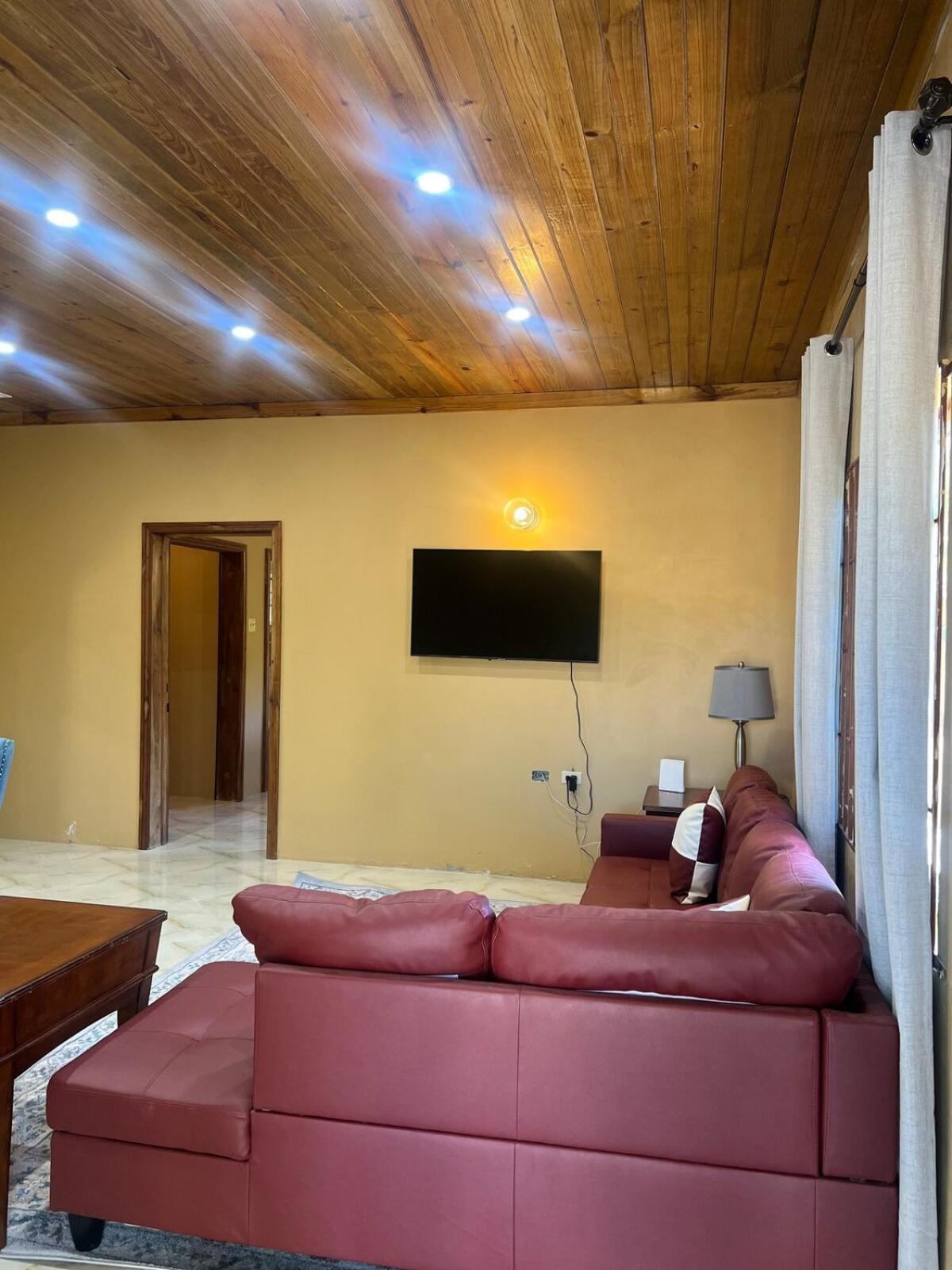 Apartment Walk To The In 2 Bedrooms 2 Bathrooms *