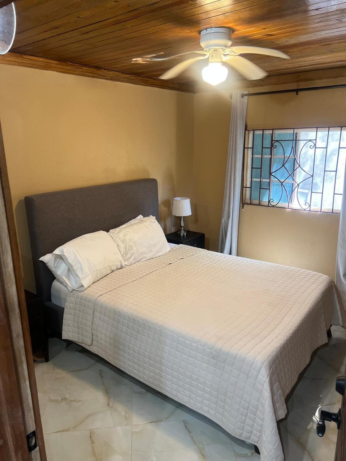 Apartment Walk To The In 2 Bedrooms 2 Bathrooms *