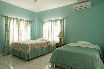 Doc's Place - Adults Only 3*
