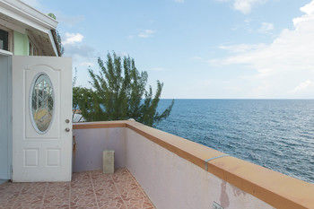 Doc's Place - Adults Only Negril