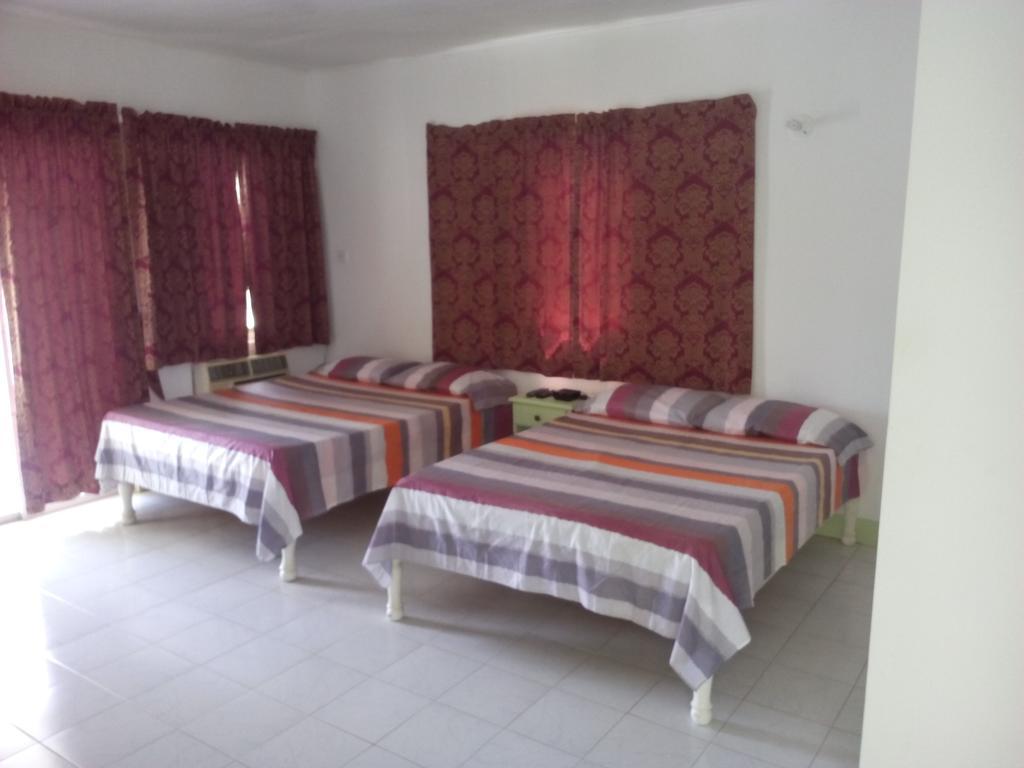 The Royal Hummingbird Hotel Negril