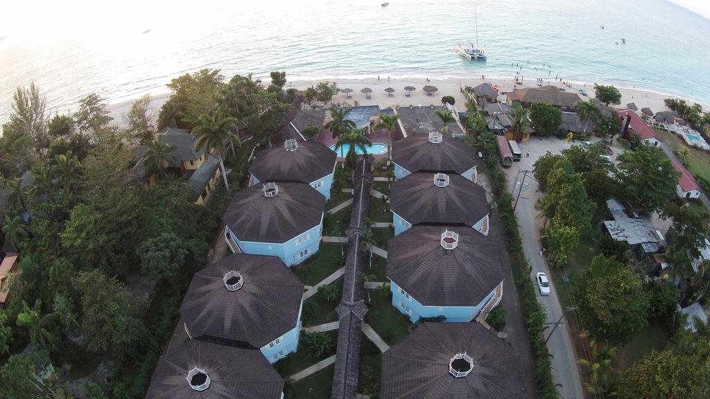 Beachcomber Club Resort