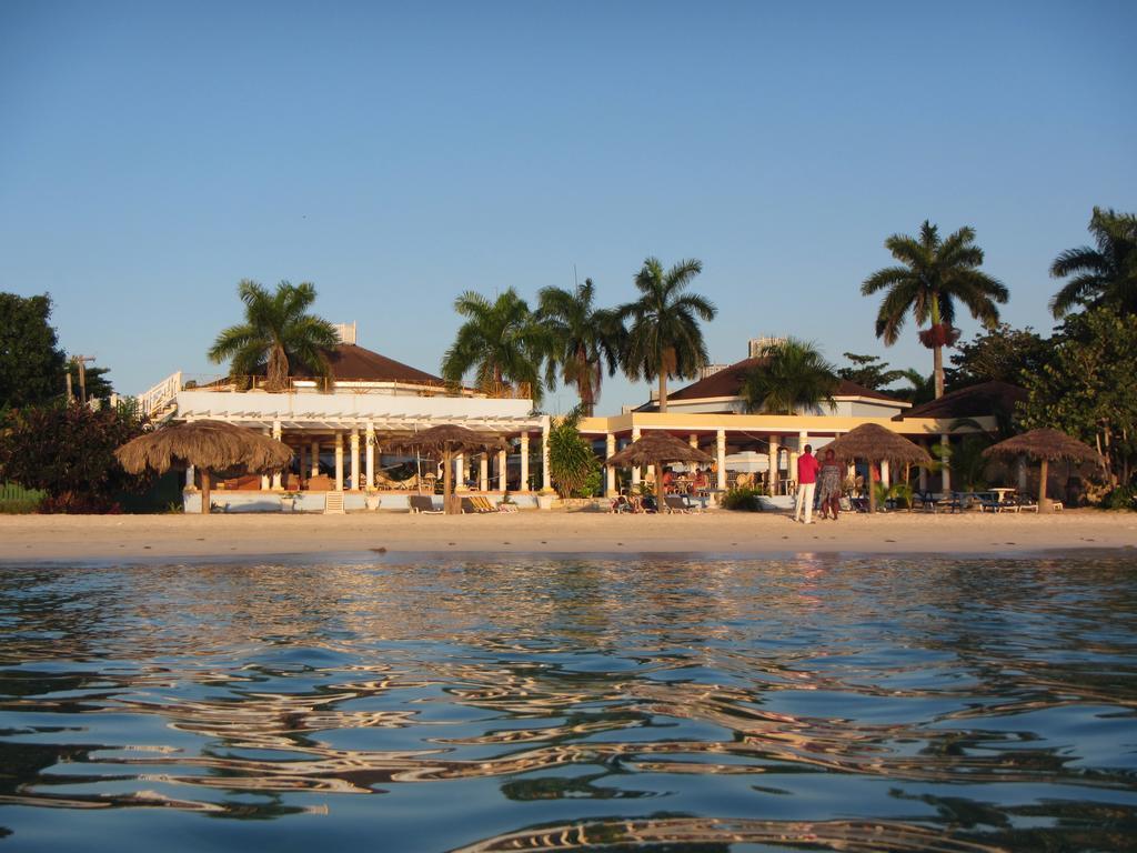 Beachcomber Club Resort 3*
