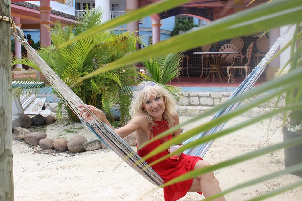 Beachcomber Club Resort 3*
