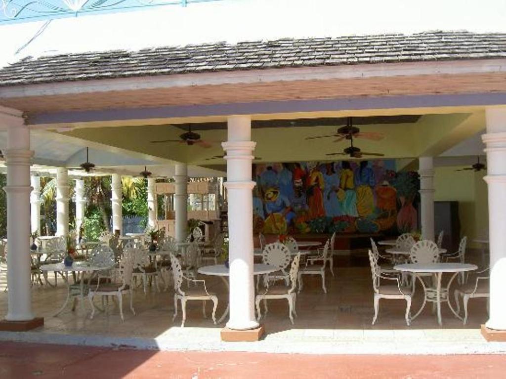 Beachcomber Club Resort