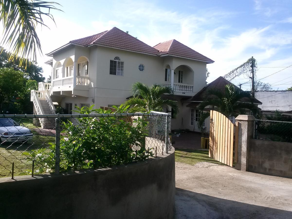 Natalie's Guest house *