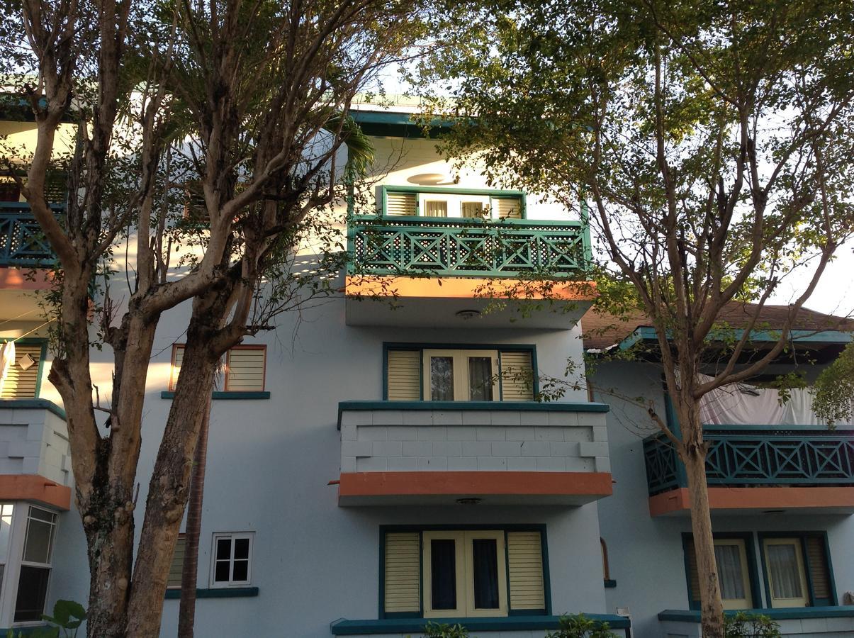 Point Village 3*