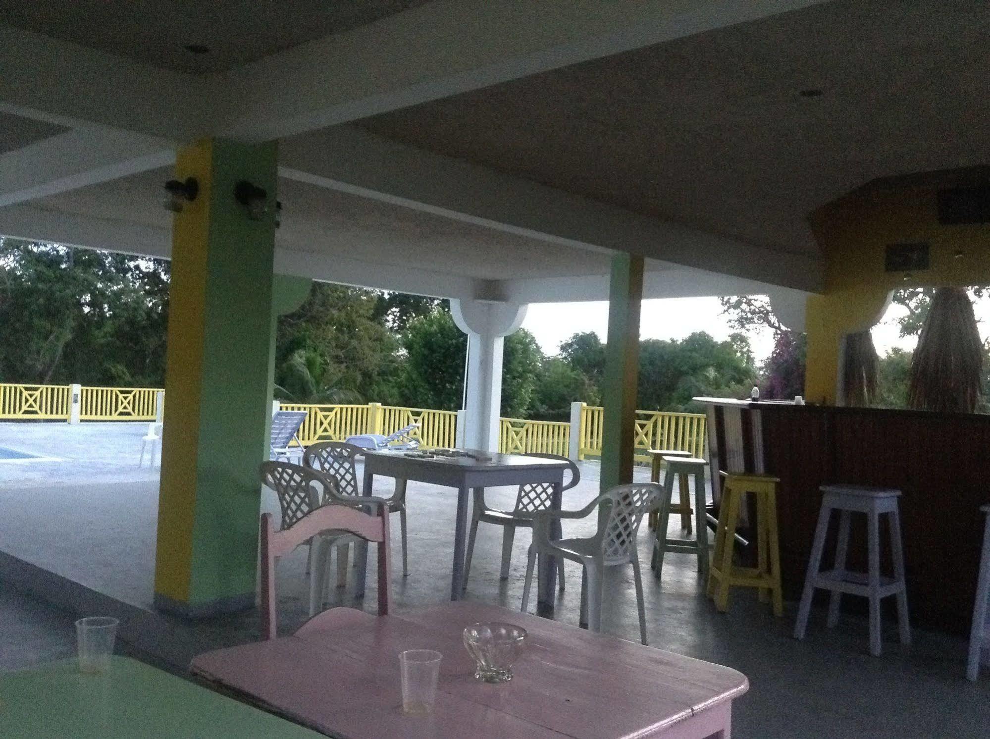 The Royal Hummingbird Hotel 3*