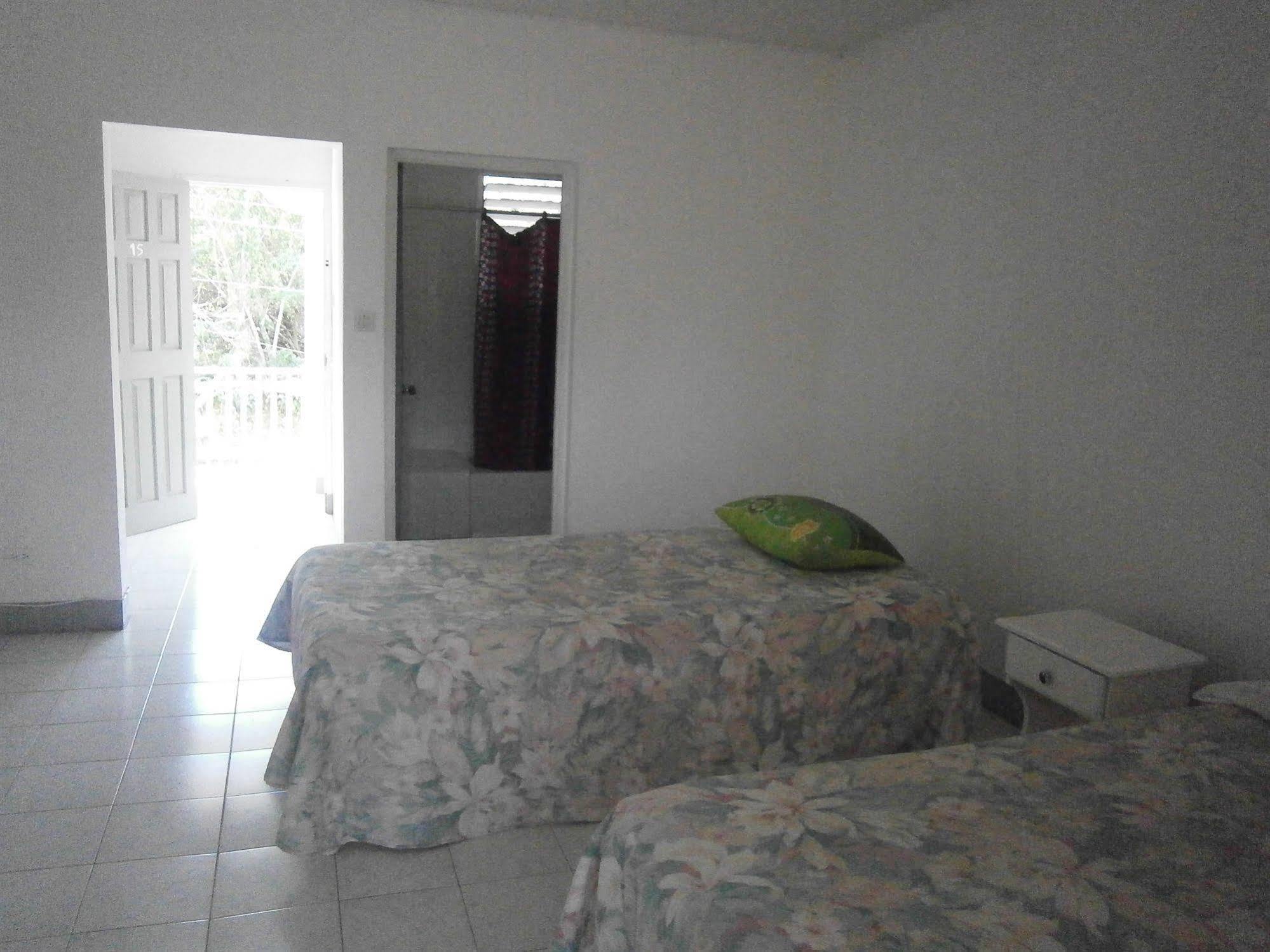 The Royal Hummingbird Hotel Negril