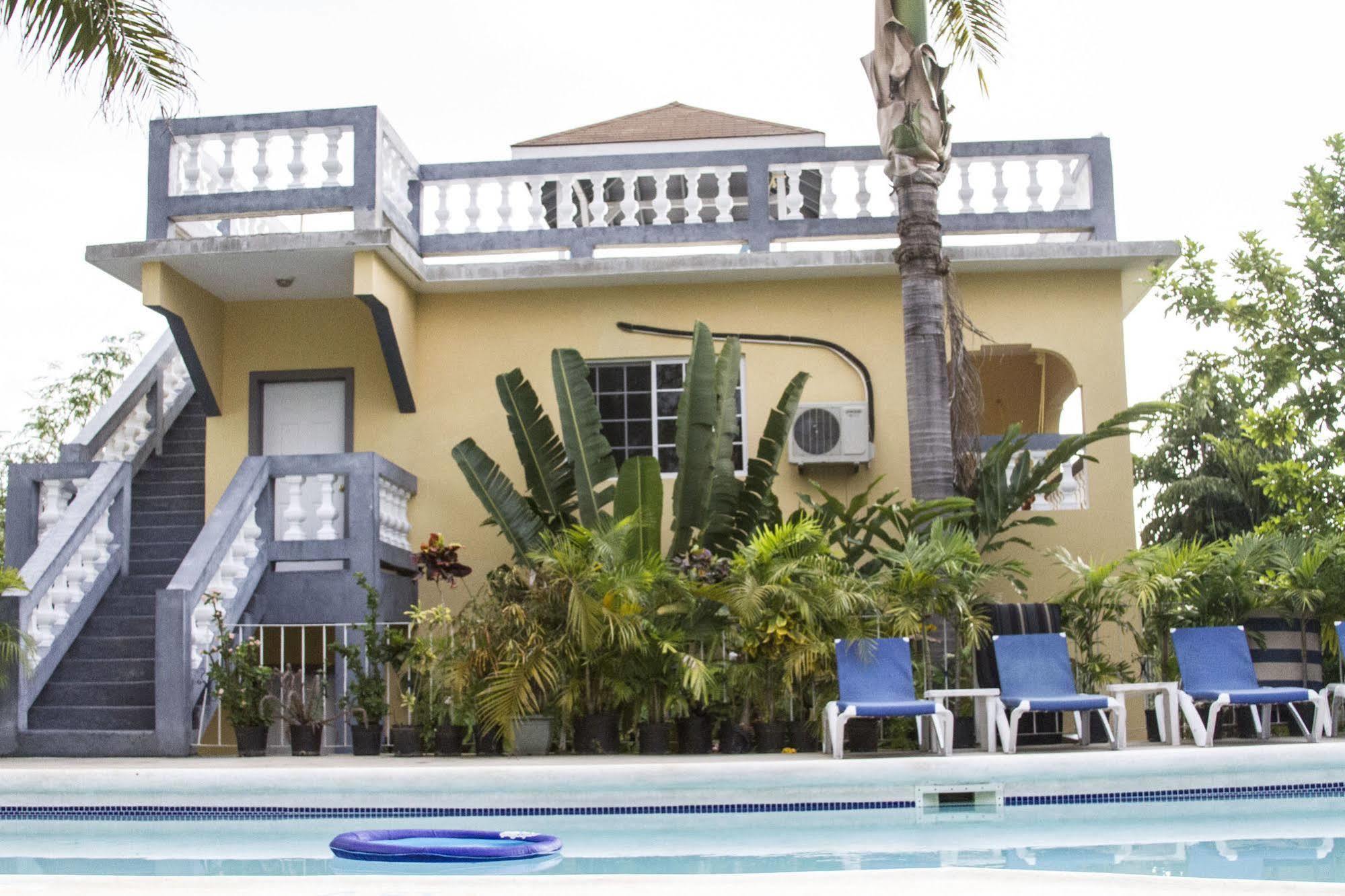 Seastar Inn 4*