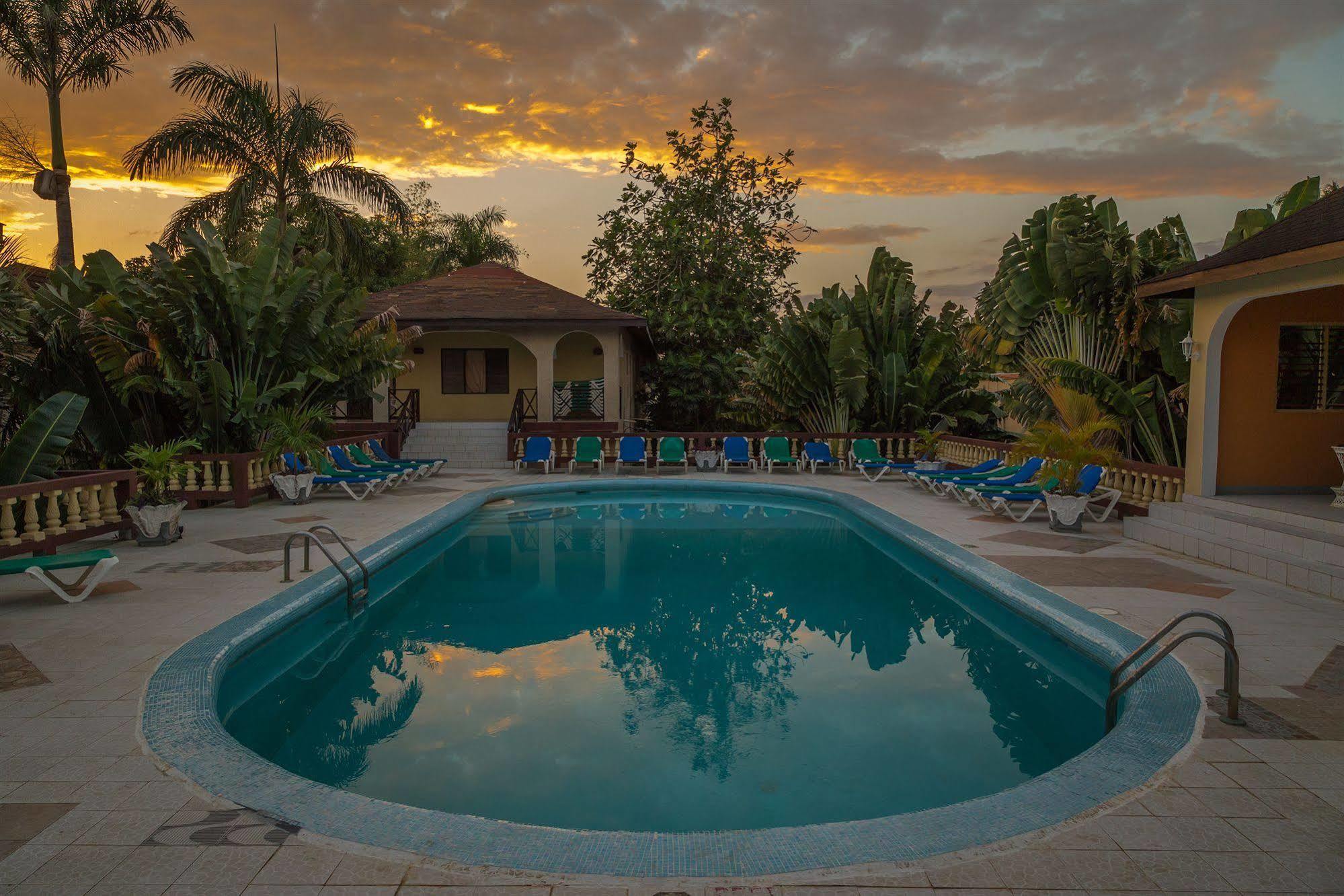 Pure Garden Hotel 3*
