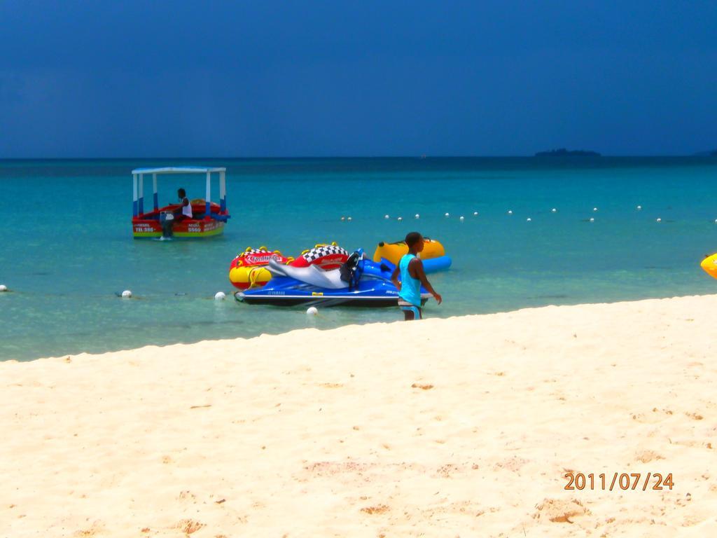 Coral Seas Hotel