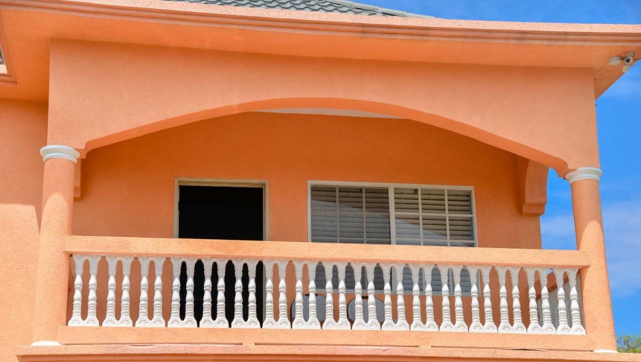 Sea View Apartment *