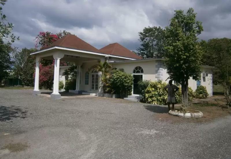 The Royal Hummingbird Hotel 3*
