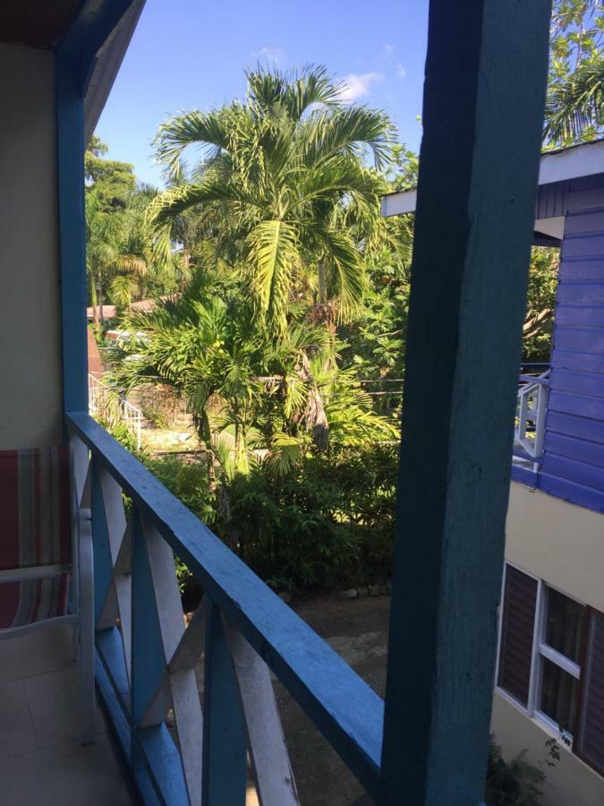 Green Leaf Cabins 2b & C Guest house Negril