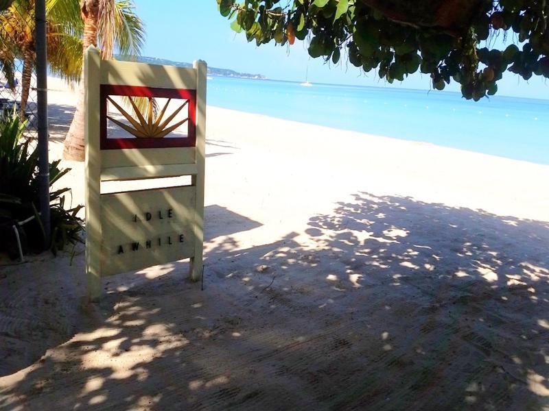 Idle Awhile Hotel 3*