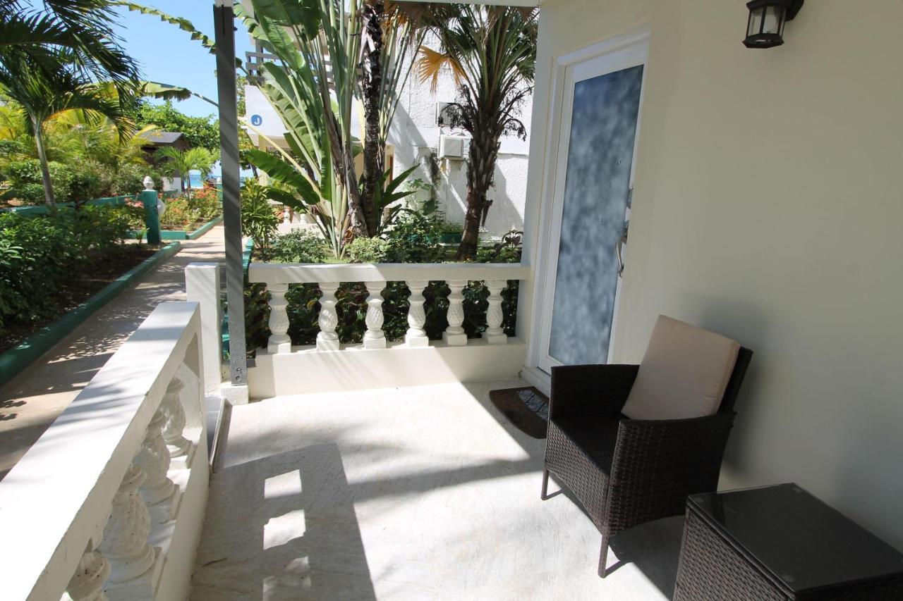 And Blue Seas Aparthotel 3*