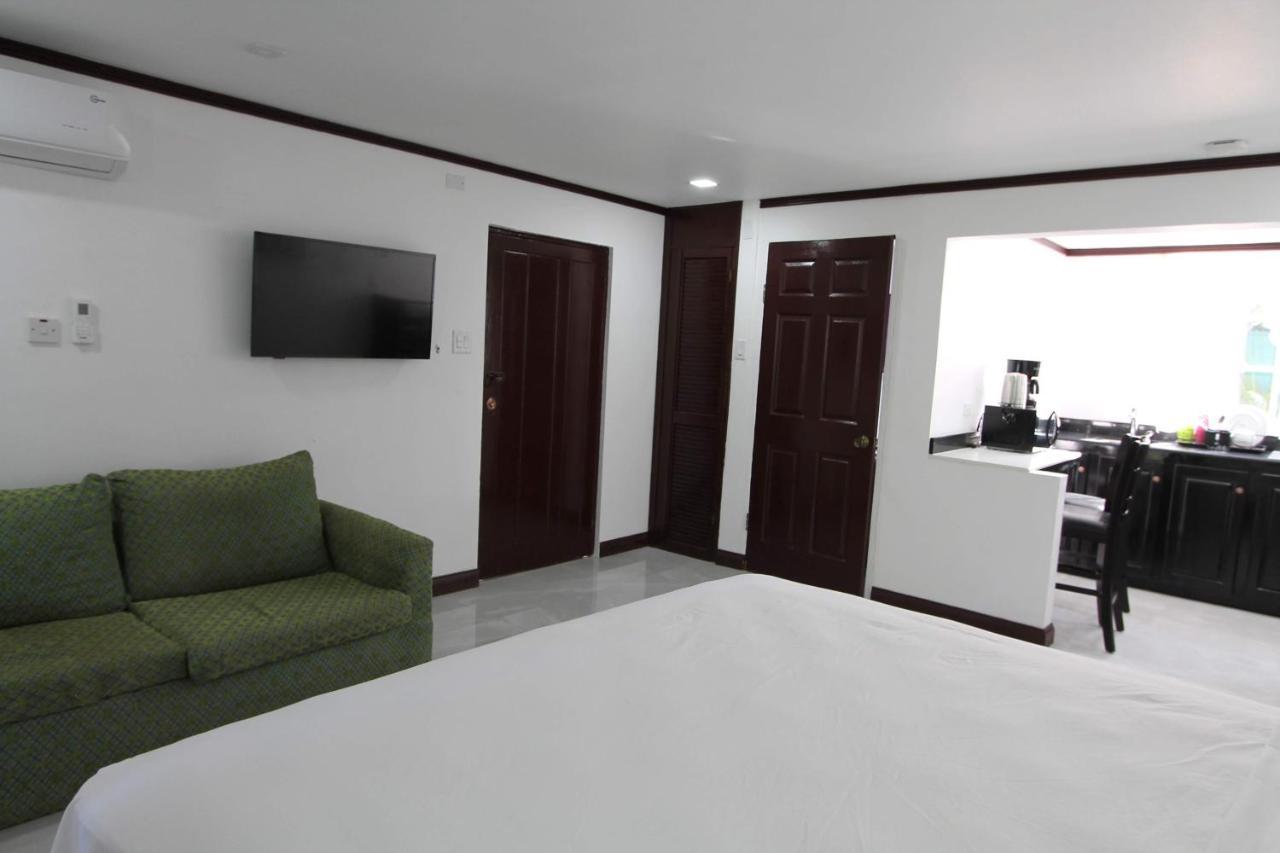 And Blue Seas Aparthotel